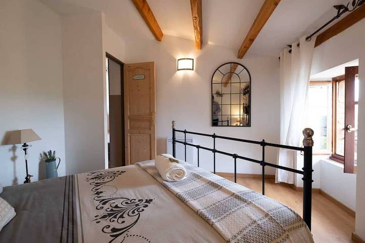 Gîte pour 10 personnes, avec terrasse ainsi que jardin et jacuzzi à Teillet - 2