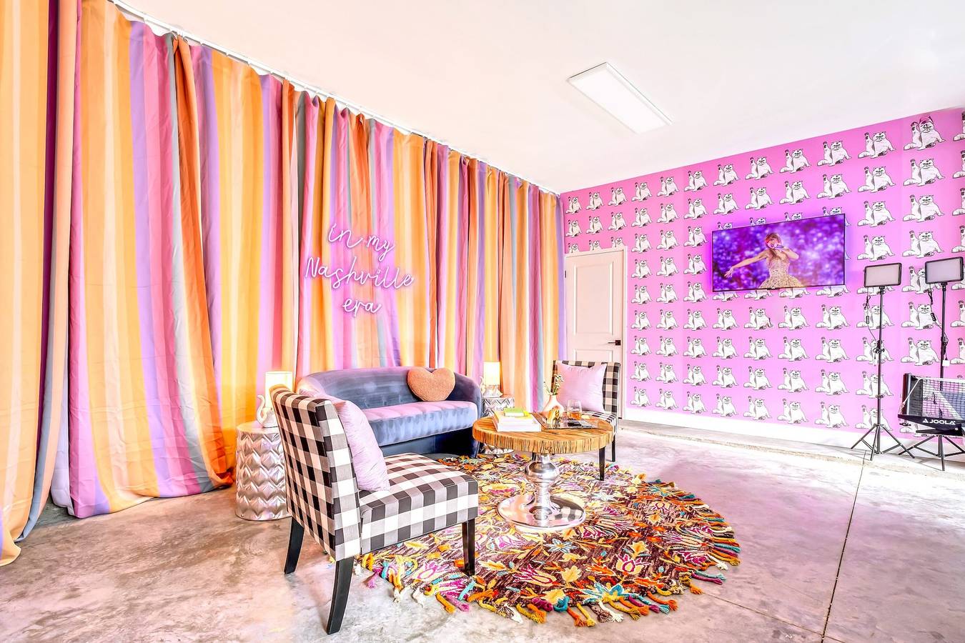 Taylor Swift Themed Rooftops  Hot Tub  Views in Nashville, Tennessee