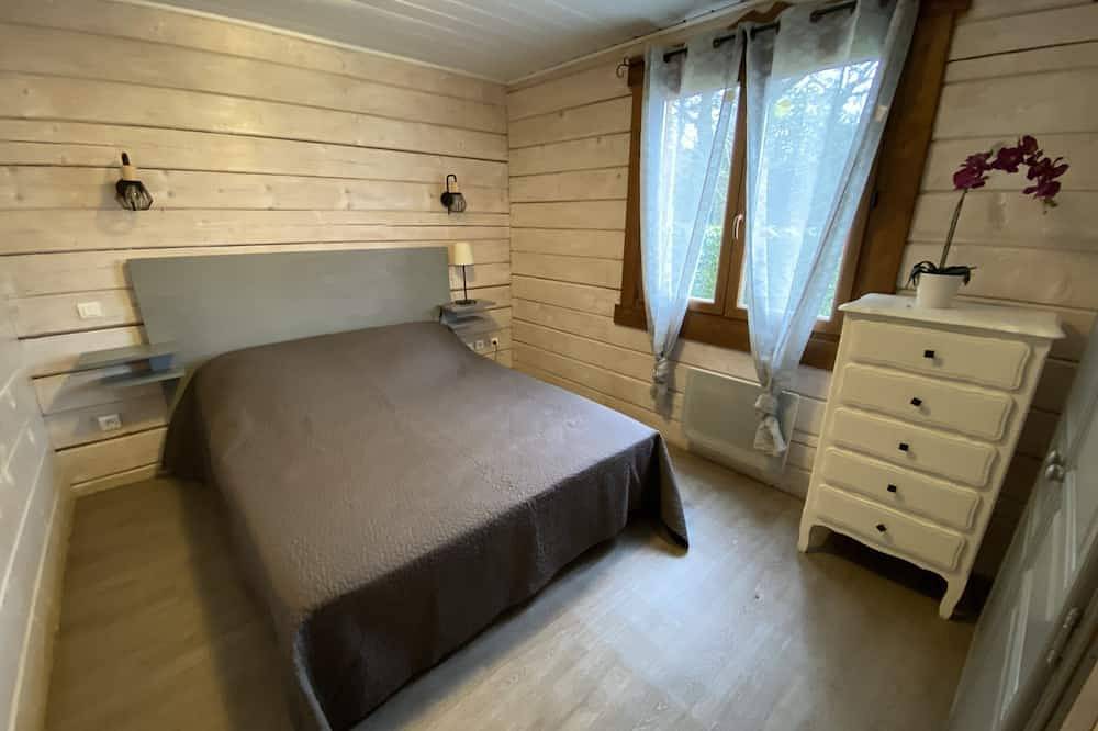 Moderno chalet de madera con piscina climatizada, jacuzzi, spa y sauna. in Saissac, Región de Carcassonne