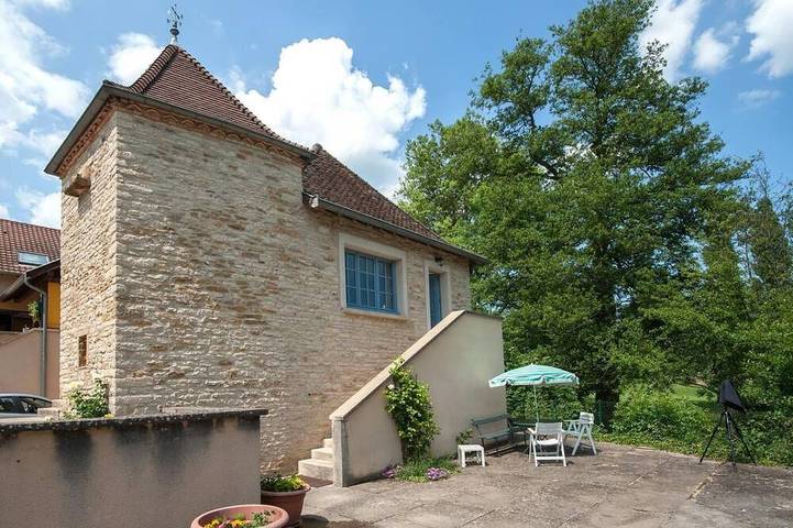 Gîte pour 4 personnes, avec jardin à Salornay-sur-Guye
