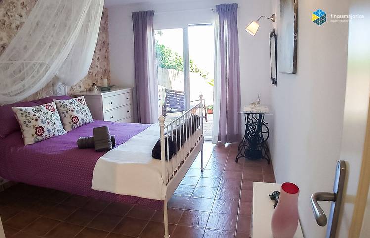 Ferienhaus für 4 Personen, mit Garten und Balkon in Cala Pi
