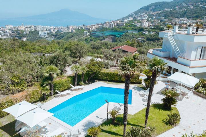 Villa per 10 persone, con piscina e giardino in Vico Equense