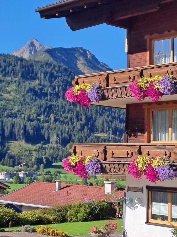 Two-Bedroom Apartment with Balcony in Tannheim (Tirol), Allgäuer Alpen (Österreich)