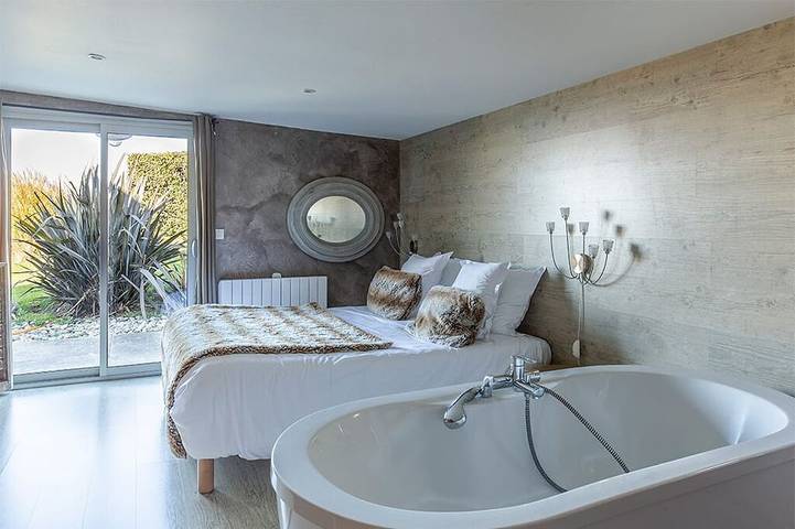 Gîte pour 6 personnes, avec piscine ainsi que jardin et terrasse à Villerville - 2