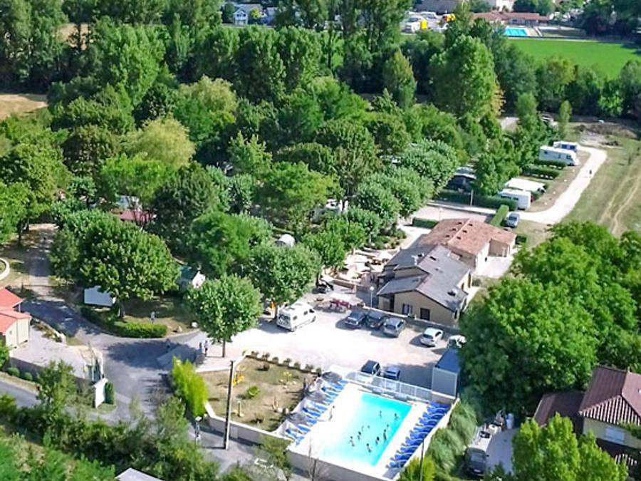 Camping les 2 Vallées - Mobile home 4 persons - M-home Luxe 2 bedrooms (air conditioning - dishwasher - Tv - covered terrace 15m² - surface area 30m²) in Nant, Parc naturel régional des Grands Causses