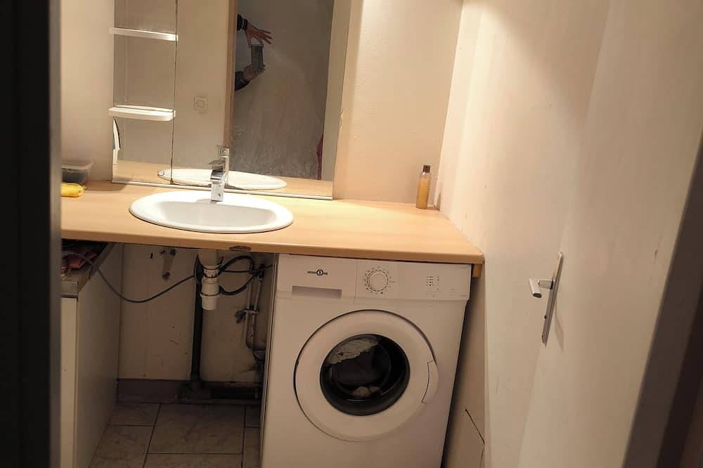 Appartement entier, Chambre double privée. in Vénissieux, Lyon et ses environs