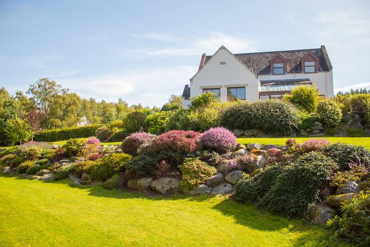 Vacation rental for 10 people, with yard in Scotland