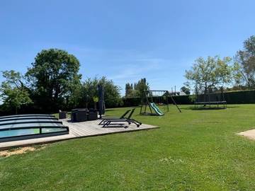 Location de vacances pour 9 personnes, avec piscine ainsi que vue et jardin à Cahagnolles