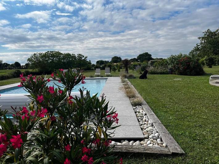 Chambre d’hôte pour 2 personnes, avec Terrasse ainsi que Jardin et Piscine