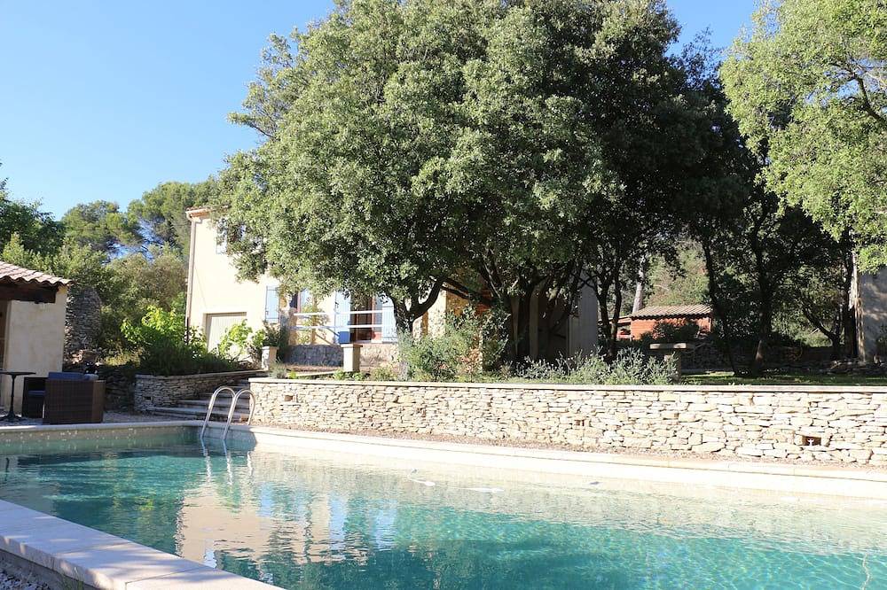 Villa en la ladera, tranquila con piscina a 3 km del campo de golf de saumane in L'Isle-sur-la-Sorgue, Vaucluse