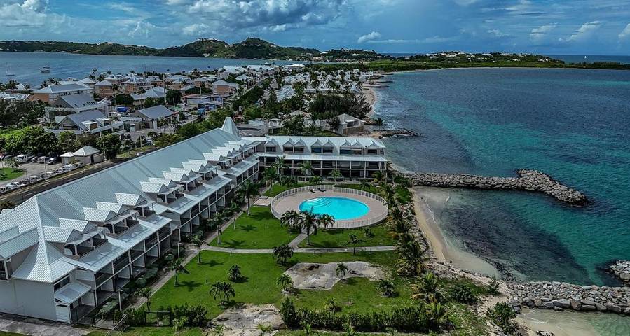 Gîte pour 2 personnes, avec piscine et terrasse, animaux acceptés dans Nettlé Bay