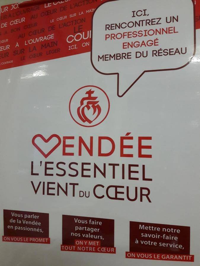 Hôtel pour 2 personnes, avec jardin ainsi que vue et piscine à Challans - 2