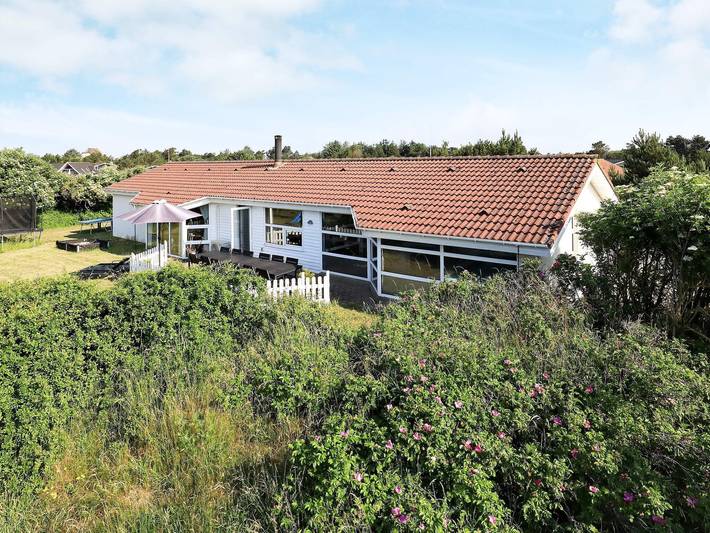 Ferienhaus für 10 Personen, mit Terrasse und Garten sowie Pool und Sauna in Vejers Strand