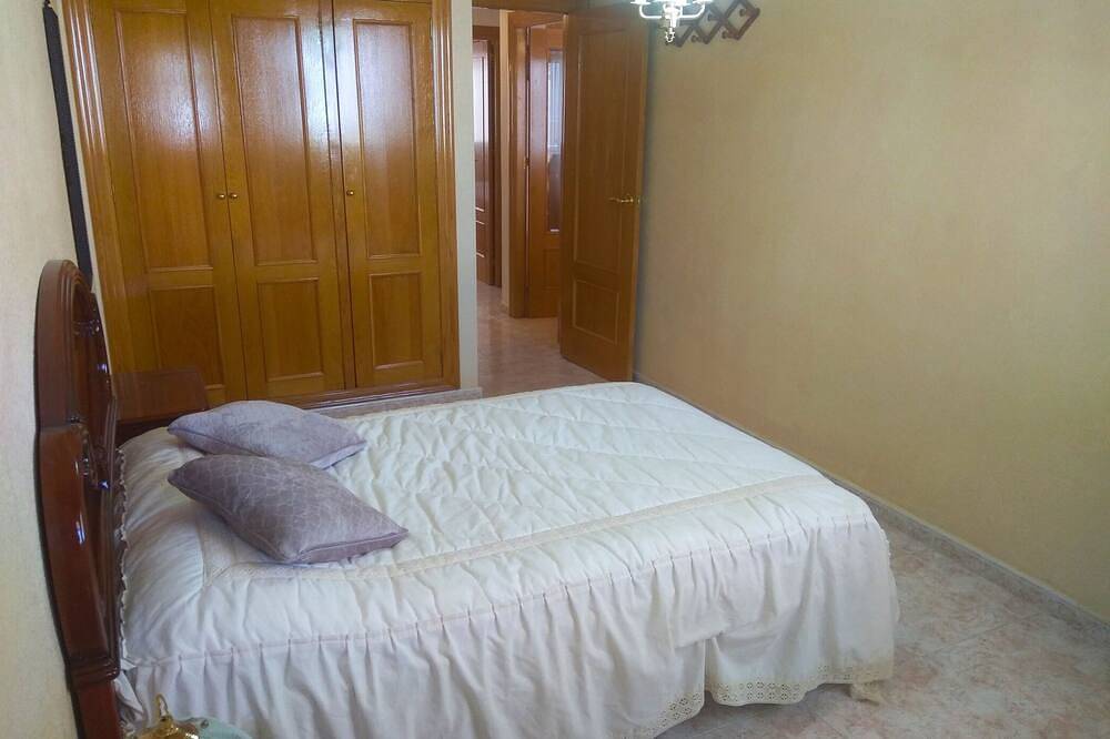 Ganze Wohnung, Schöne, klimatisierte Ferienwohnung mit Pool, direkt am Meer (4 Personen) in Playa de Campoamor - La Glea (Orihuela), Orihuela