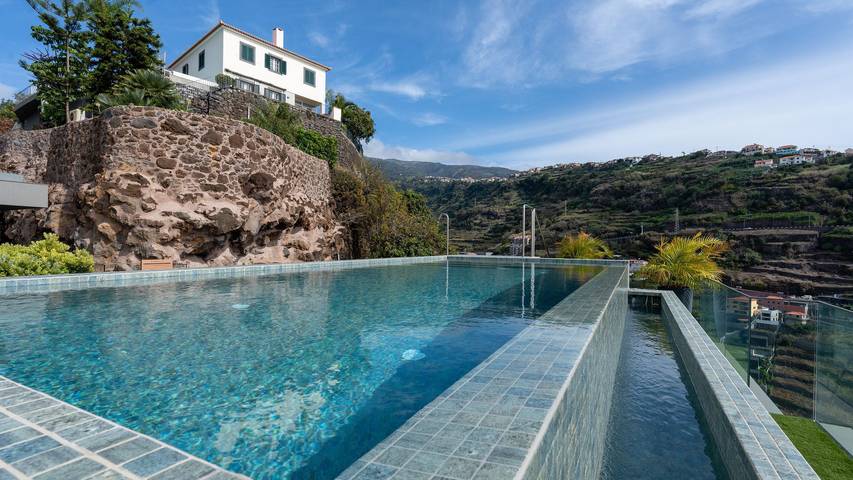 Ganze Wohnung, Ferienwohnung für 4 Personen mit Balkon in Calheta, Madeira