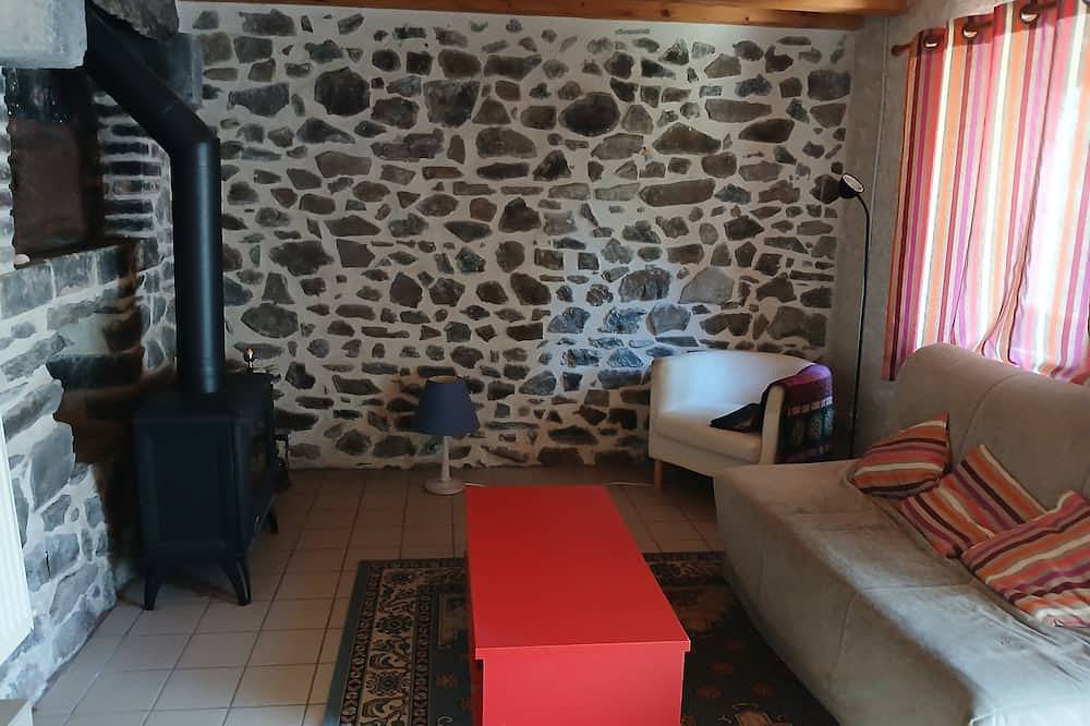 Yurt and eco-friendly rooms in the heart of nature, very quiet, vegetarian meals available in Beaulieu (Le Puy-en-Velay), Haute-Loire