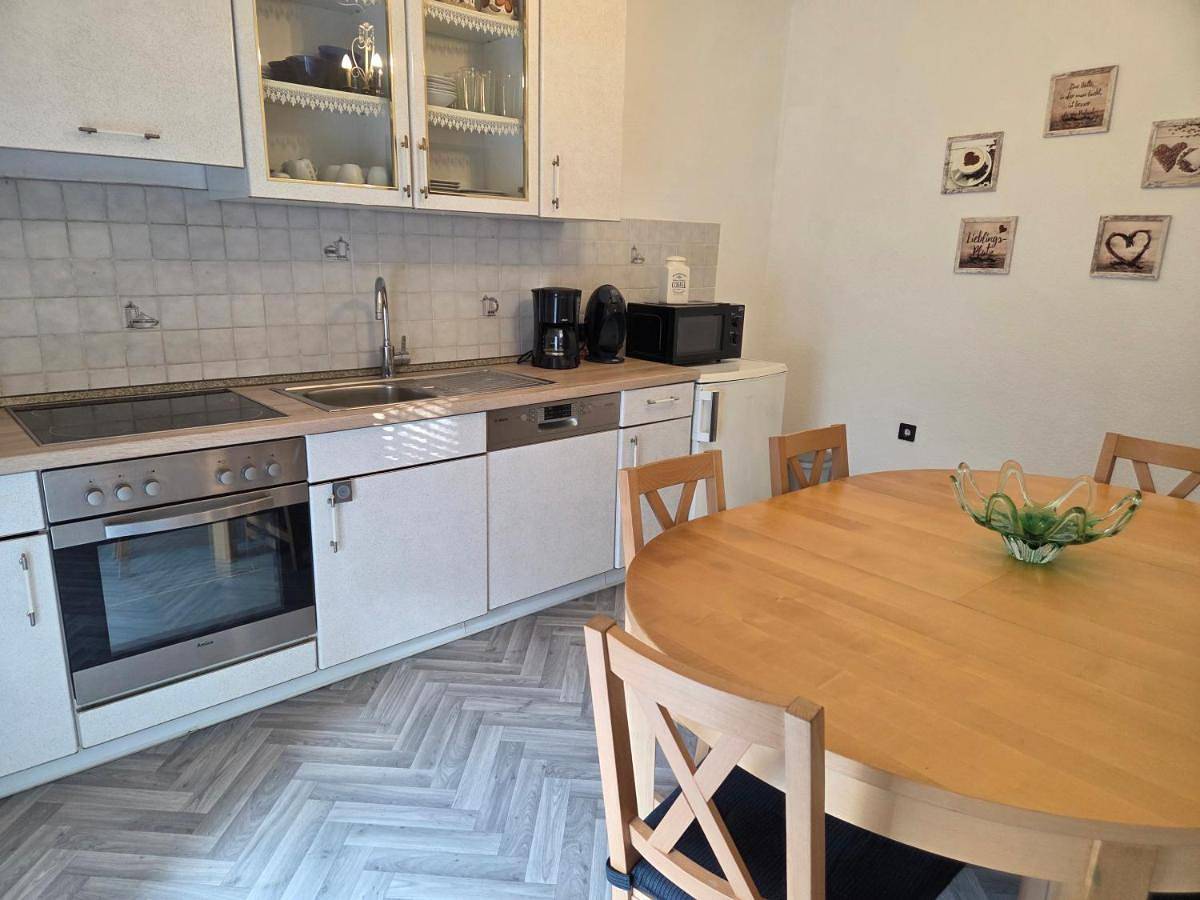 Ganze Wohnung, Monteur-, Ferienwohnung mit Balkon in Hanau bei Frankfurt und Aschaffenburg in Hanau, Main-Kinzig-Kreis