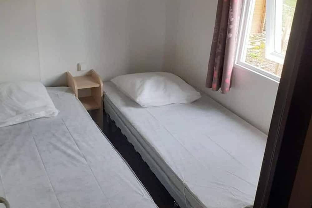 3-bedroom mobile home with terrace in Guégon in Guégon, Pontivy region