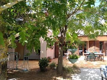 Cottage pour 2 personnes, avec jardin à Montolieu
