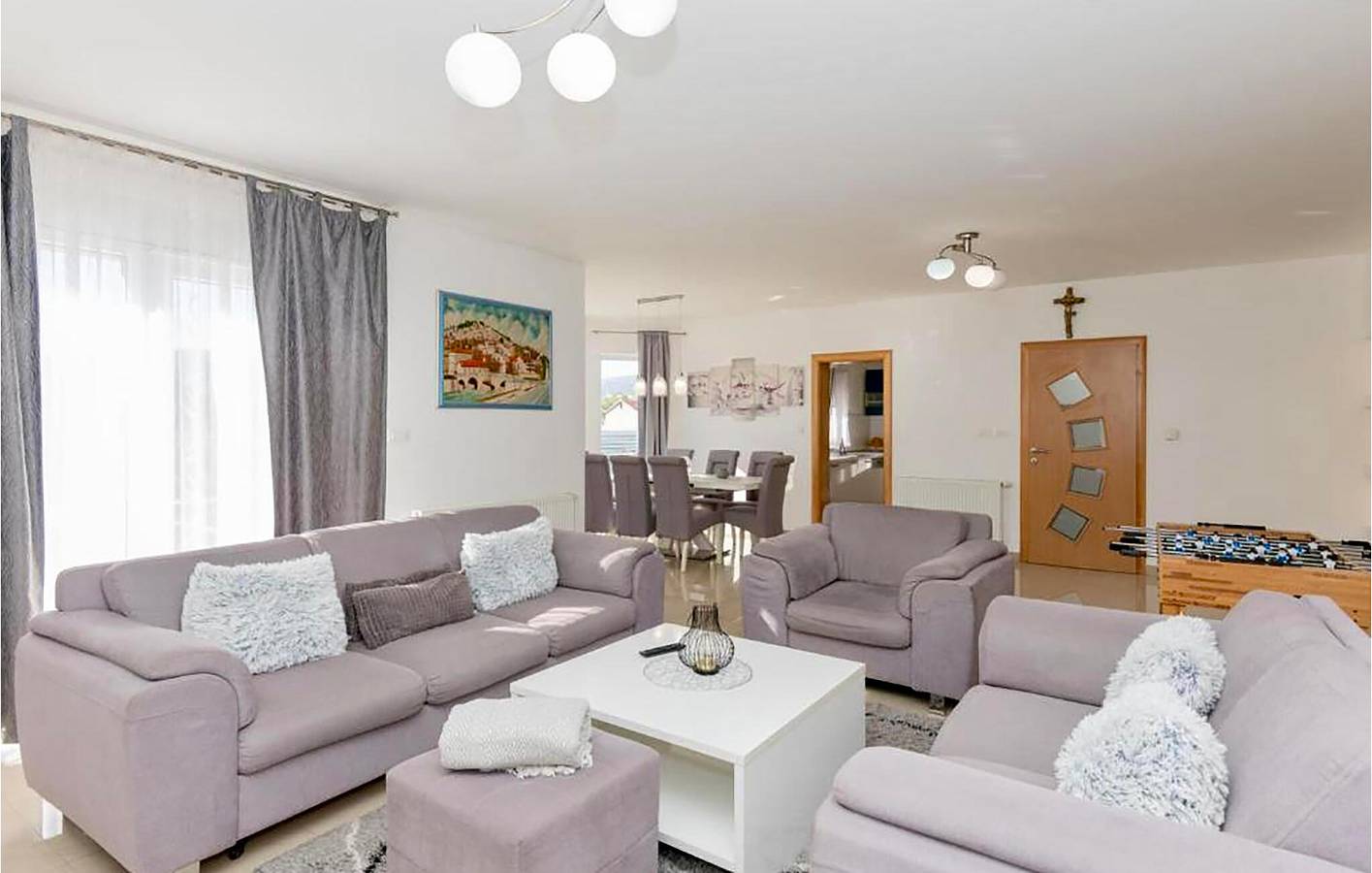 Gemütliche Ferienwohnung mit Pool, WLAN und Parkplatz in der Nähe des Flusses Ričina und des Prološko-Sees in Imotski, Makarska Riviera