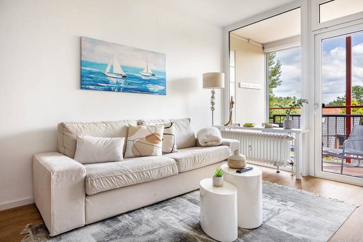Ferienwohnung für 3 Personen, mit Balkon und Garten sowie Sauna und Seeblick in Wunstorf
