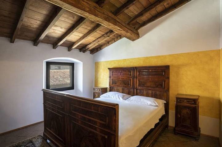 Appartement entier, Le Chiusure - apartment 'Solaio' in San Felice del Benaco, Montagnes autour du lac de Garde