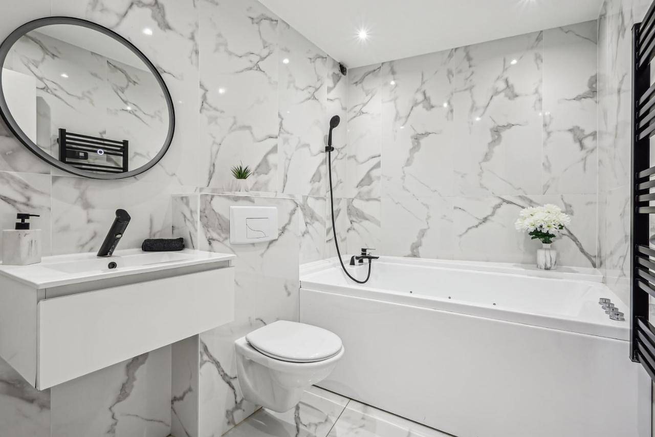 Appartement entier, Studio avec jacuzzi & vue sur le parc Soubiran in Dammarie-les-Lys, Seine-et-Marne