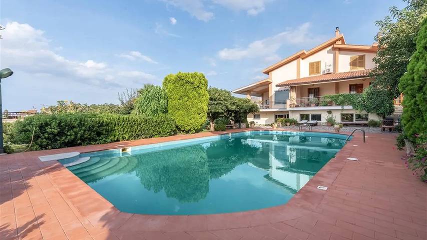 Casa vacanza per 16 persone, con giardino e piscina a Misilmeri