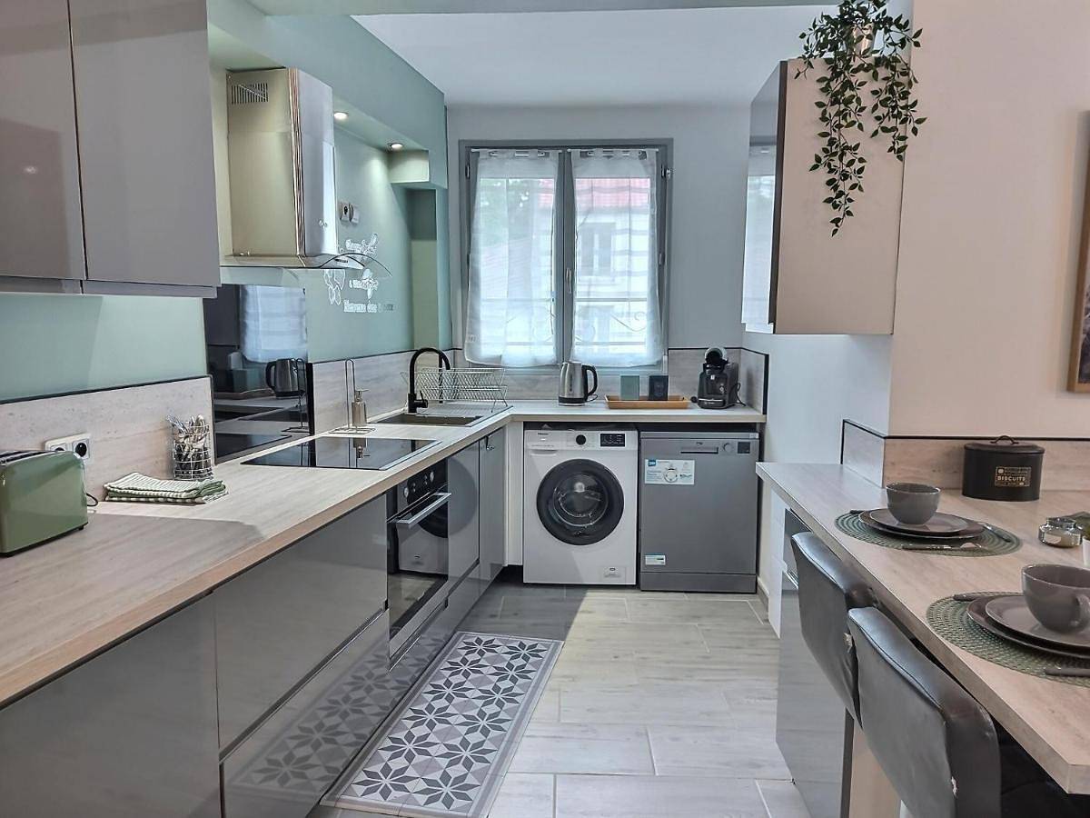 Appartement entier, Two-Bedroom Apartment in Dammartin-en-Goële, Seine-et-Marne