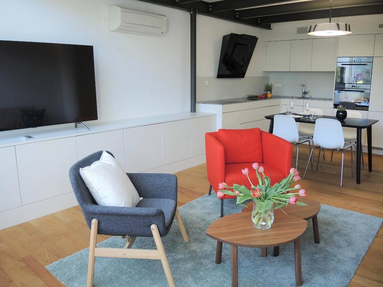 Ganze Wohnung, Tolle City-Wohnung an bester Lage direkt an der Seepromenade von Locarno in Muralto, Tessiner Alpen