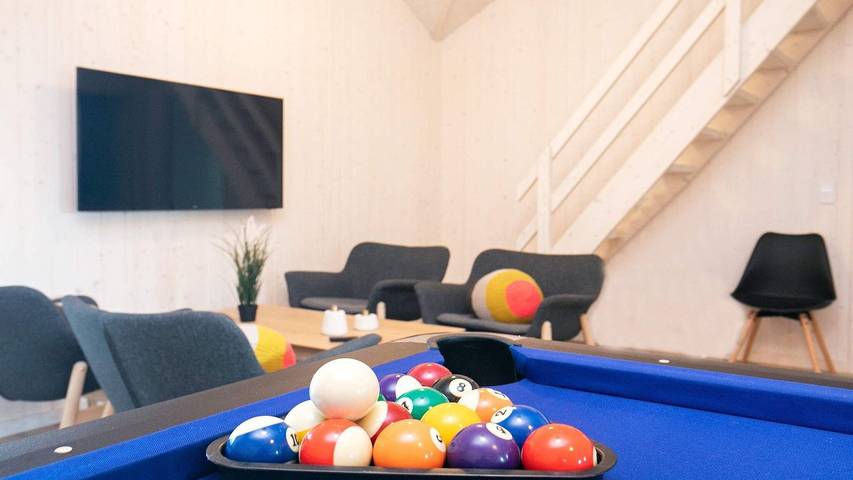 Ferienhaus für 22 Personen, mit Terrasse und Pool sowie Sauna und Whirlpool in Bratten