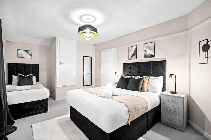 Modern 3 Bedroom House - Parking  - Garden in Birmingham, Birmingham Area