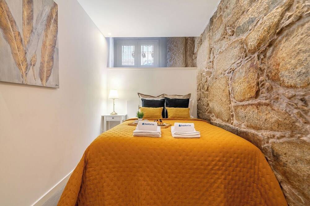 Apartamento inteiro, 2 Comfy Flats | Jacuzzi & Terrace in Cedofeita, Porto