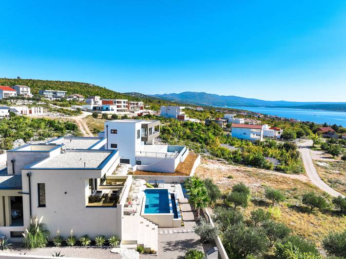 Ferienhaus für 10 Personen, mit Balkon und Terrasse in Jasenice - 2