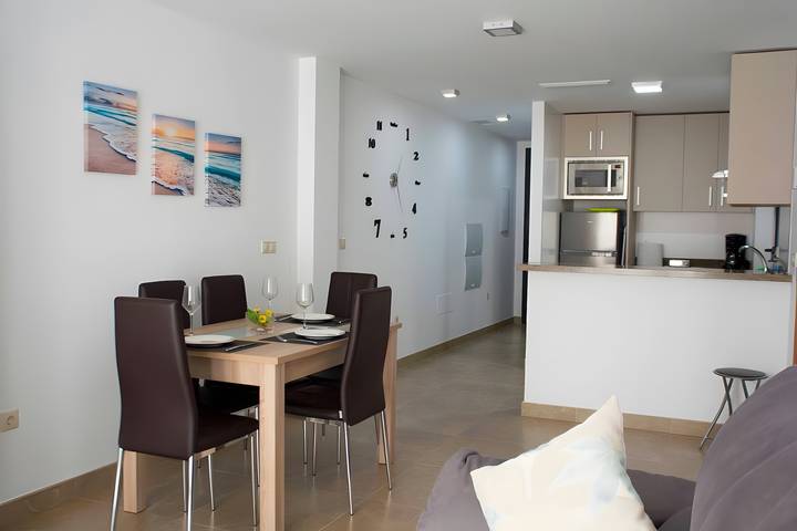 Apartamento entero, Apartamento con balcón y terraza en Carboneras, para 3 personas in Playa de los Barquicos (Carboneras), Carboneras