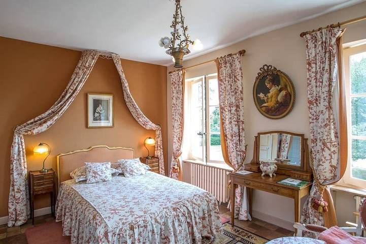 Chambre d’hôte pour 2 personnes, avec Jardin et Piscine à Suèvres