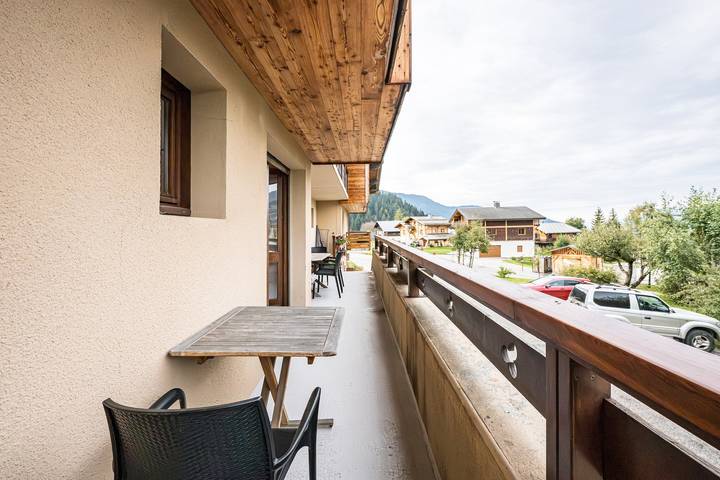 Entire studio, Studio Apartment '5 - L'Épilobe' with Mountain View, Shared Garden and Wi-Fi in Cohennoz, Albertville region