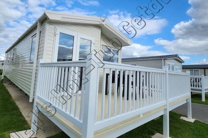 Mobile home for 6 people, with hot tub, with pets in East Midlands