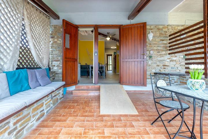 Casa Vacanze 'Fiamma' con Vista Mare, Terrazza Privata e Aria Condizionata in Cala Lupo, Stintino