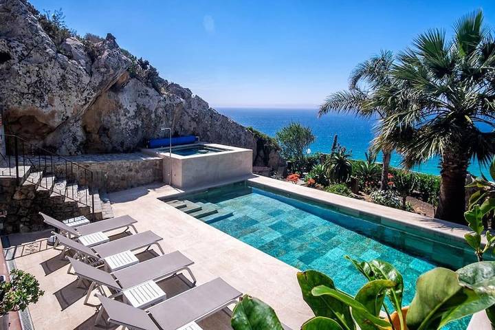 Chalet para 12 personas, con Balcón y Jacuzzi además de Terraza y Jardín en Campo de Gibraltar