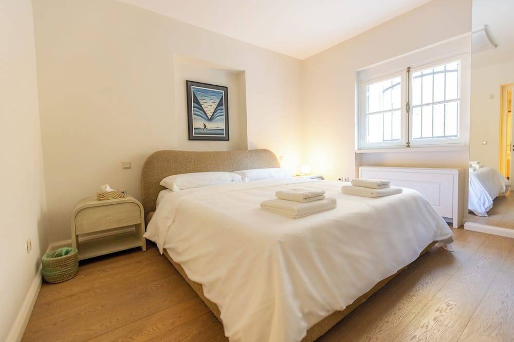 Entire apartment, A Refined Stay in an Athenian Artistic Jewel in Central Section of Athens, Athens