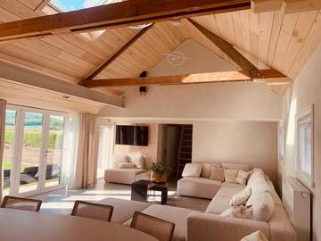 Gîte pour 18 personnes, avec vue ainsi que jardin et vue sur le lac, animaux acceptés dans Neuve-Église