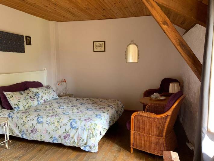 Location de vacances pour 2 personnes, avec vue sur le lac et piscine ainsi que jardin et vue dans Sousceyrac-en-Quercy - 3
