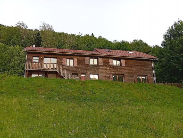 Gîte « L'envers De La Hutte » : Vue Montagne, Terrasse Privée et Wi-Fi in Bussang, Parc naturel régional des Ballons des Vosges