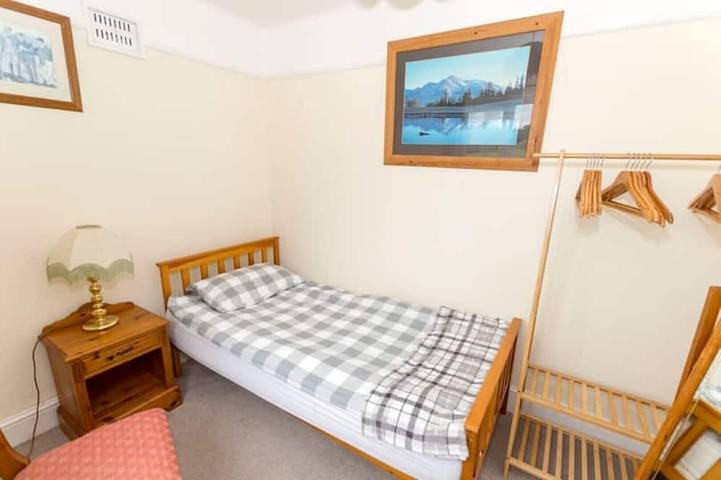 Spacious Family Bungalow with Oak Garden Room in Stroud, Gloucestershire