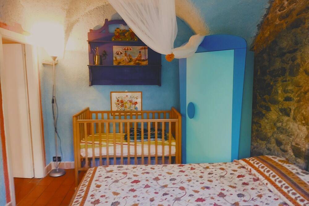 Casa Vacacional 'Pequeño Rincón del Paraíso' con Terraza Privada, Jardín y Wi-Fi in Taggia (City), Taggia