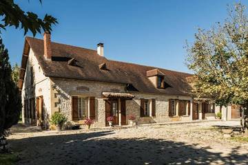 Gîte pour 12 personnes, avec vue et jardin à Lamonzie-Saint-Martin