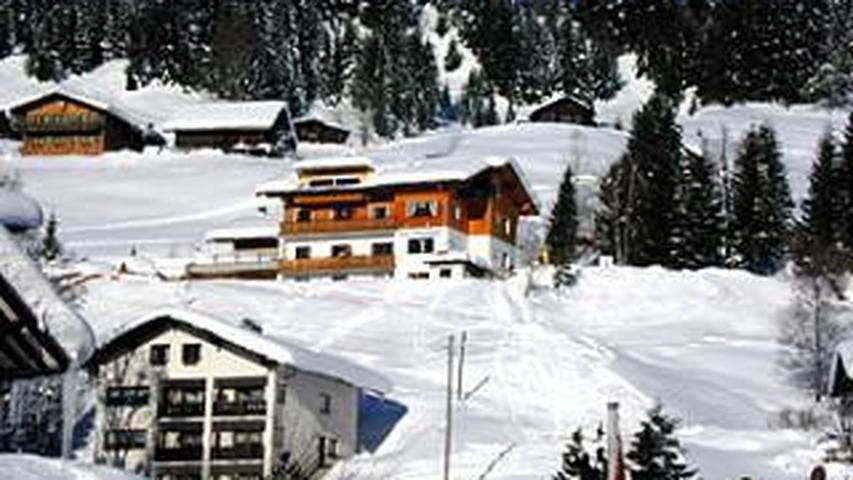 Ferienwohnung für 2 Personen, mit Balkon und Sauna im Kleinwalsertal