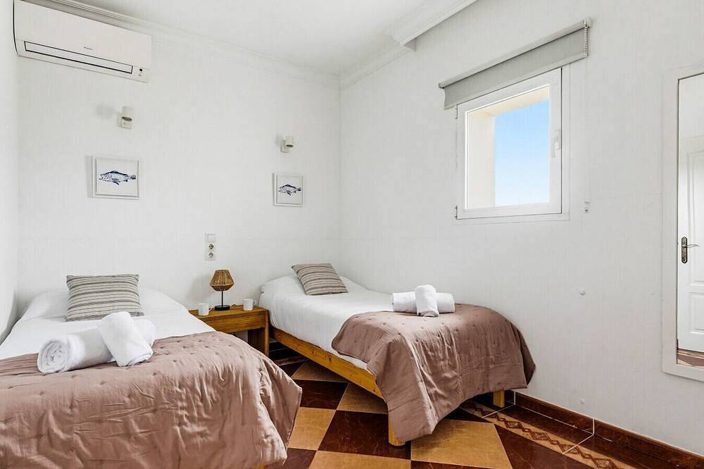 Apartamento entero, Beach Penthouse with amazing views and terrace in Cala Makikica (Sant Lluís), Sant Lluís