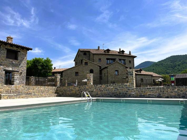 Ferienwohnung für 7 Personen, mit Balkon und Terrasse sowie Garten und Pool